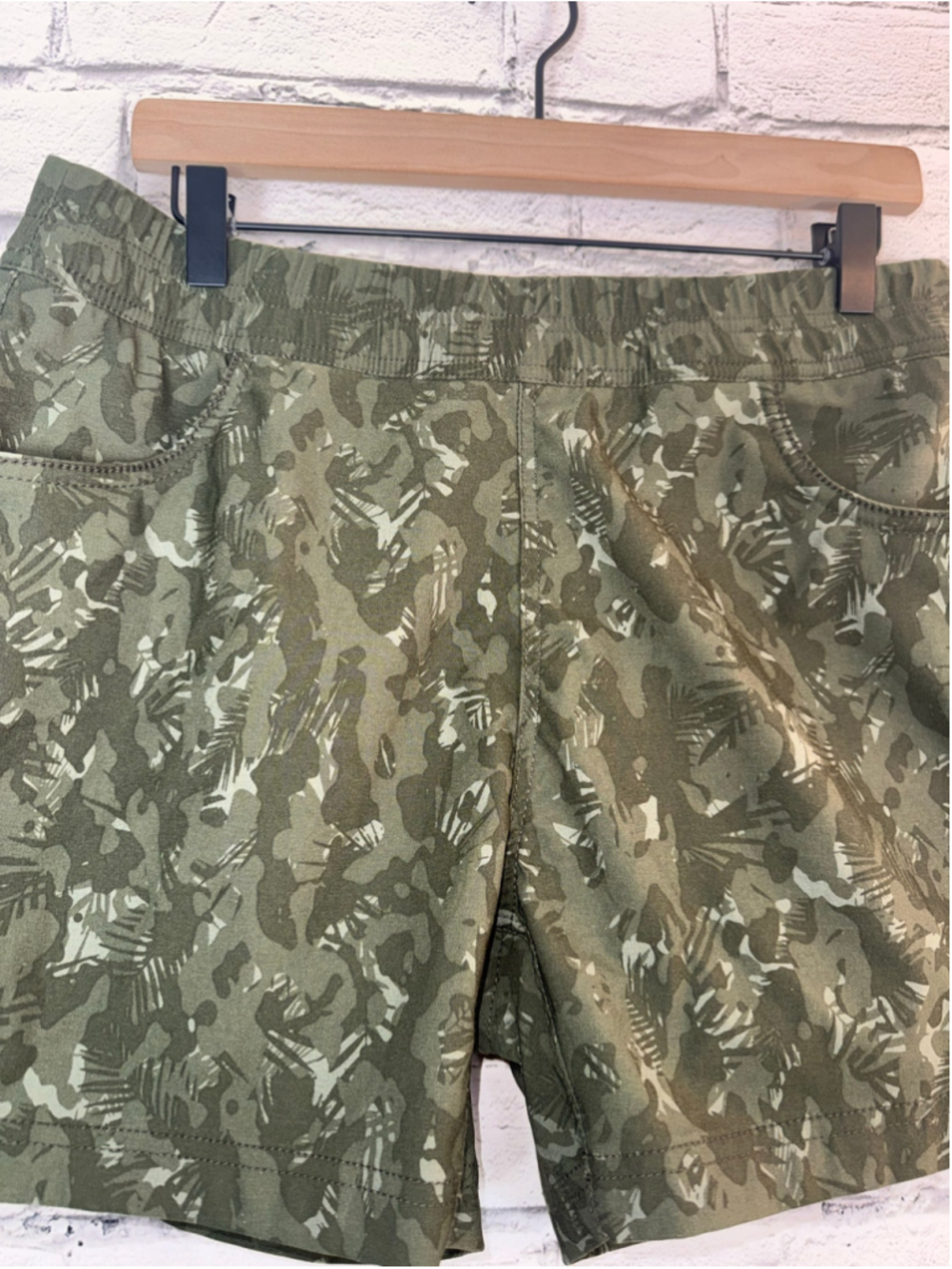 Women's Prana Camo Shorts size 4 Halle E-Waist Short II Green Hiking 3’ Inseam - Picture 7 of 15